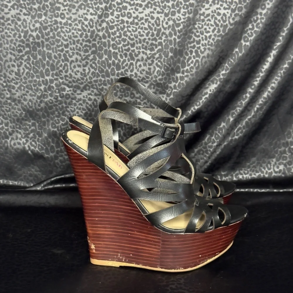 JustFab Black and Brown Platform Sandals Size 7.5